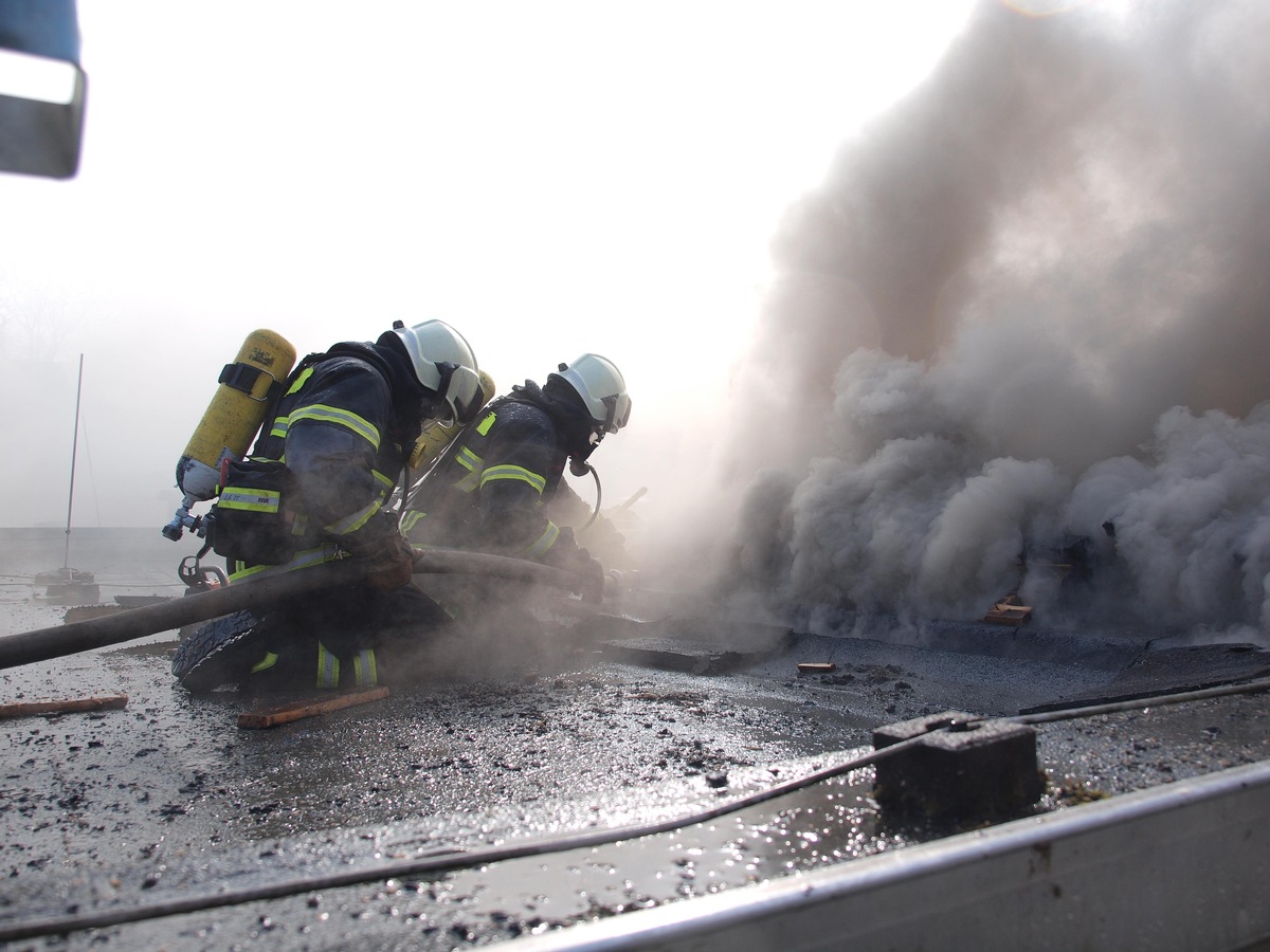 FW-MK: Städtischer Kindergarten durch Feuer zerstört