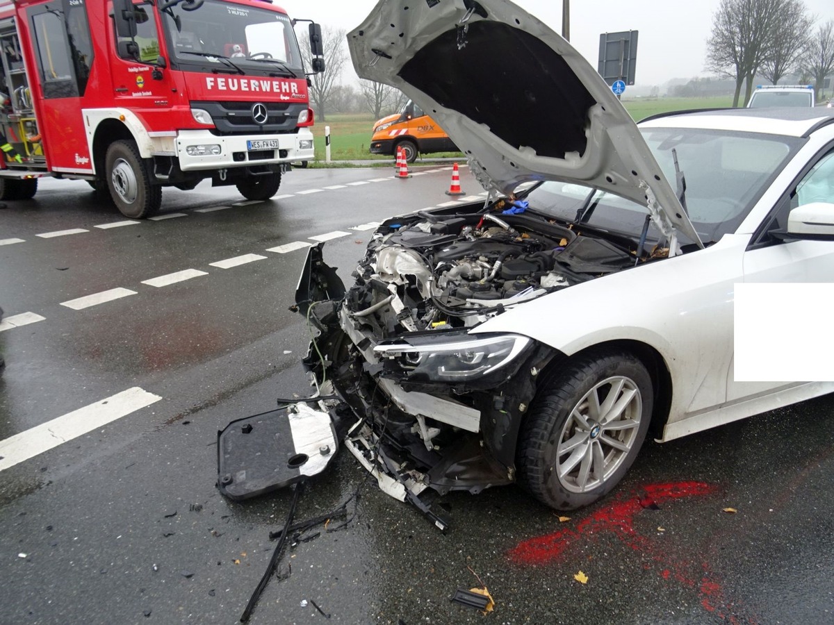 FW Sonsbeck: Verkehrsunfall an der Kreuzung Zur Furth