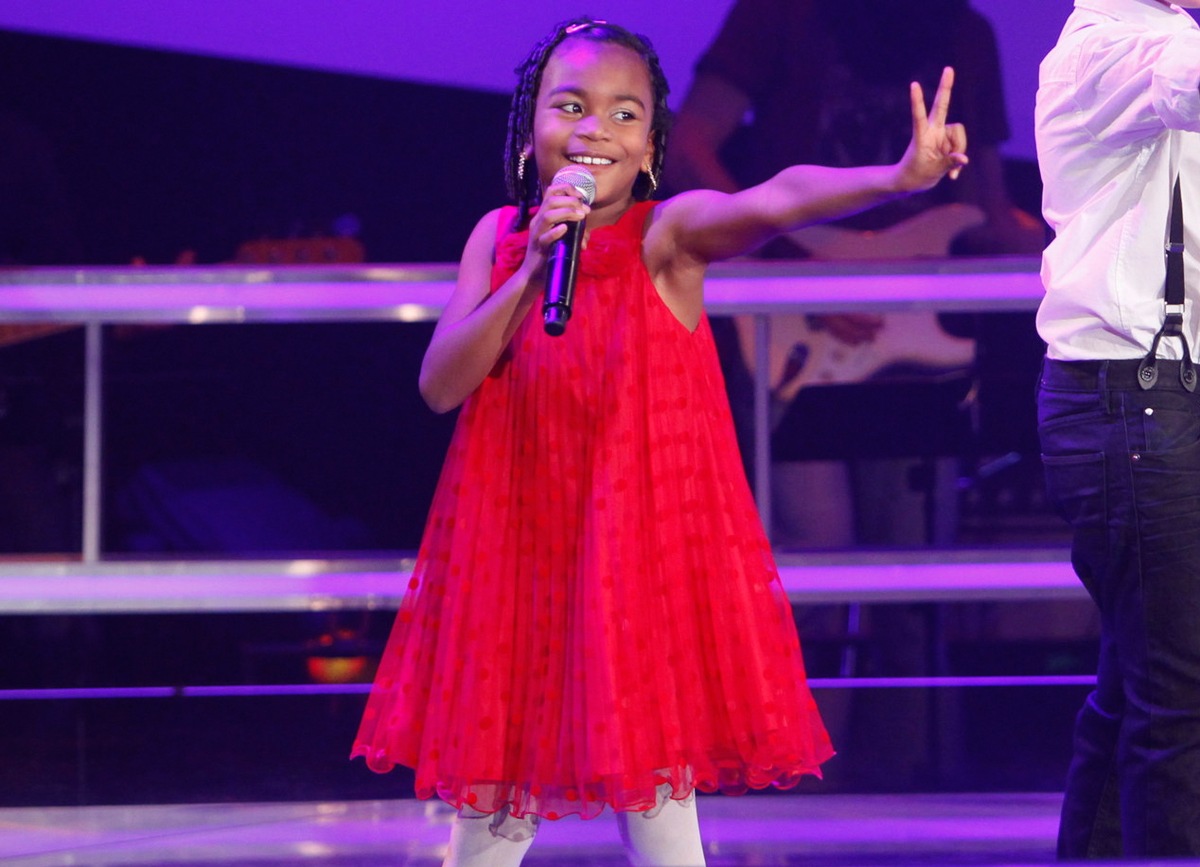 Singt sich Schweizerin Chelsea (8) am Freitag in das Finale von &quot;The Voice Kids&quot;? (BILD)