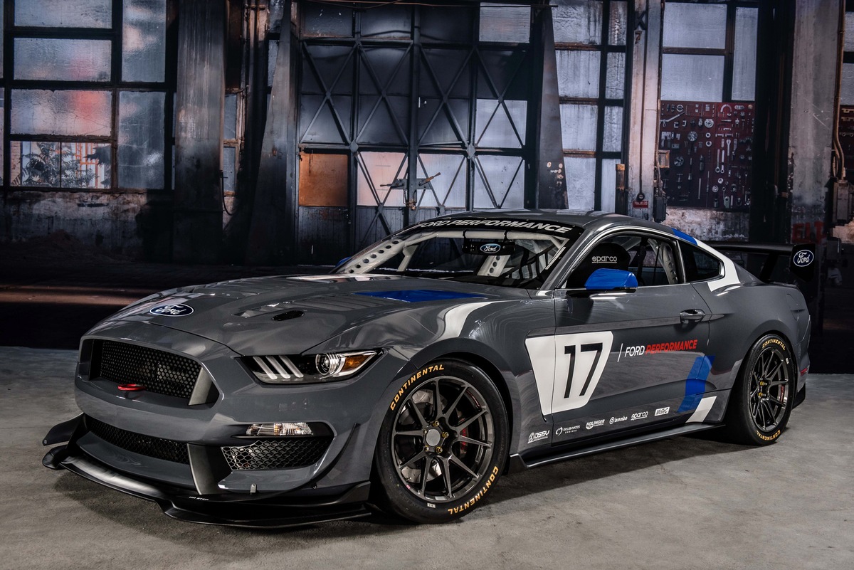 Weltpremiere auf der SEMA: Ford Performance enthüllt den rennfertigen Ford Mustang GT4 (FOTO)