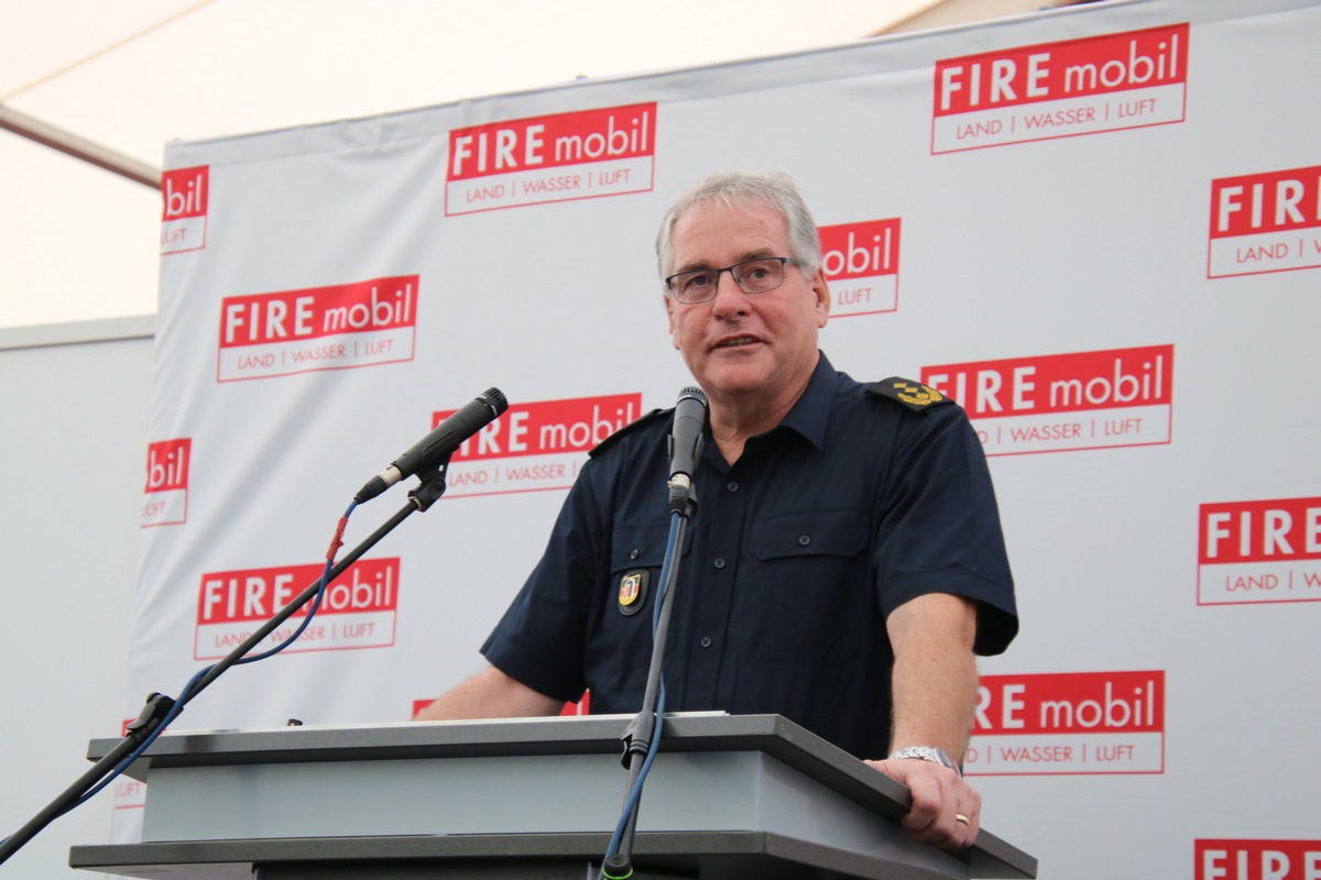 Banse: &quot;Mix aus Leistungsschau und Wissensaustausch&quot; / 2. FIREmobil als Leistungsschau in der Lausitz eröffnet / Hochaktuelle Themen