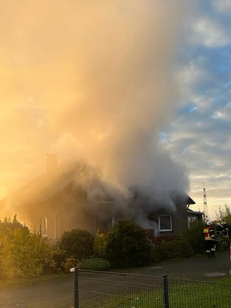 Feuerwehr Kalkar: Wohnungsbrand- Haus unbewohnbar