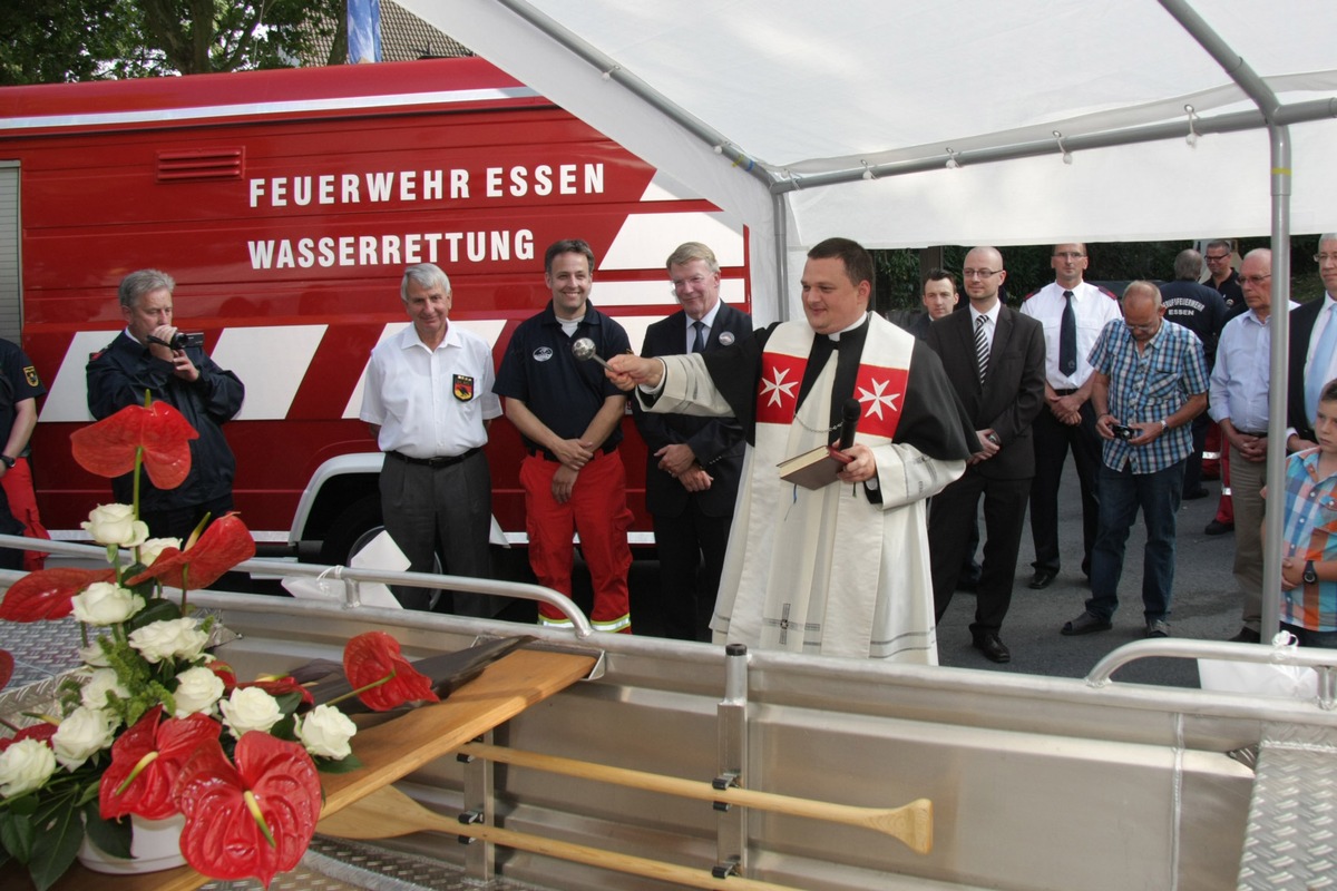 FW-E: Freiwillige Feuerwehr Essen-Burgaltendorf nimmt neues Mehrzweckboot in Betrieb