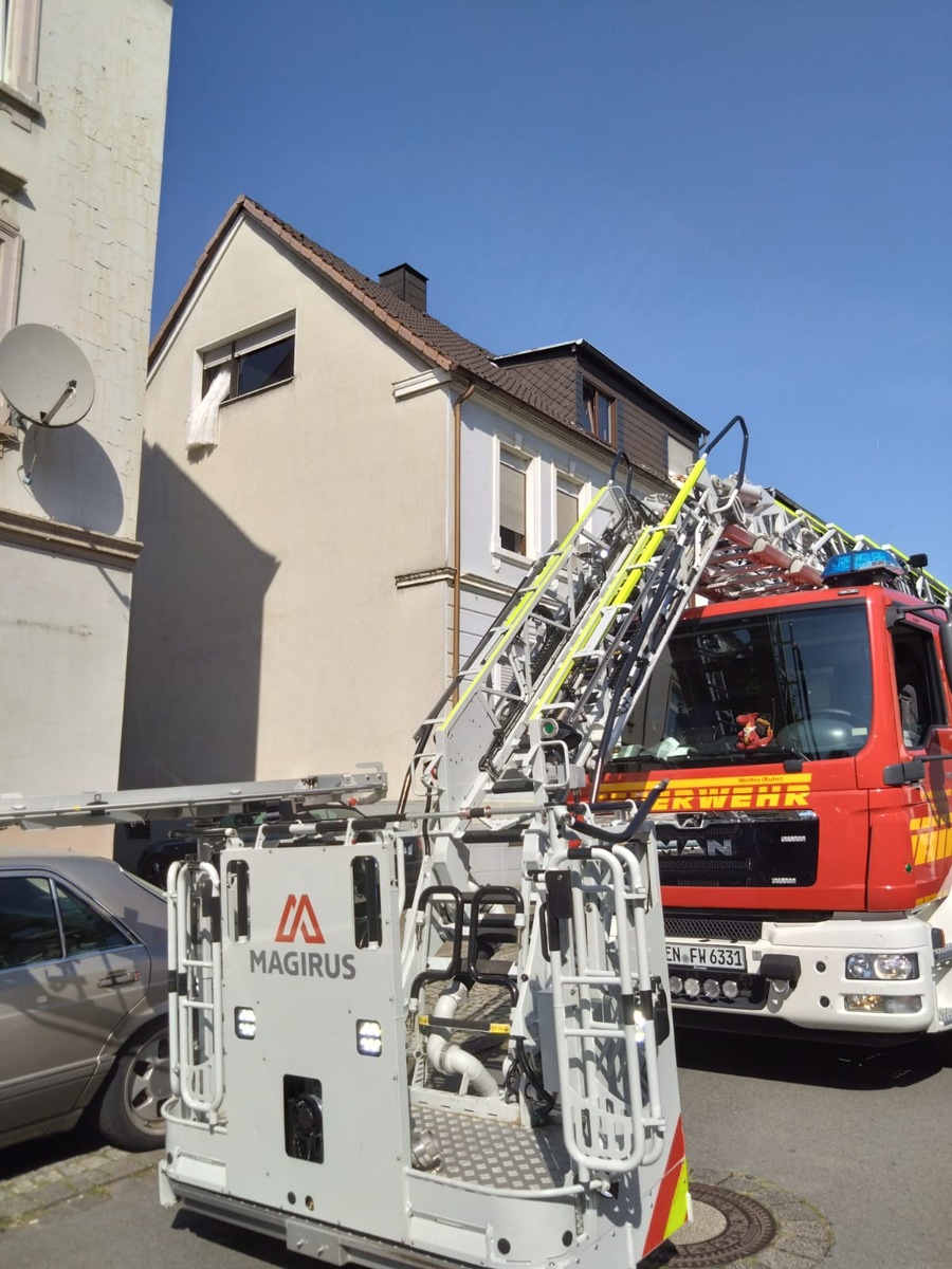 FW-EN: Wetter: Unterstützung Rettungsdienst für die Drehleiter