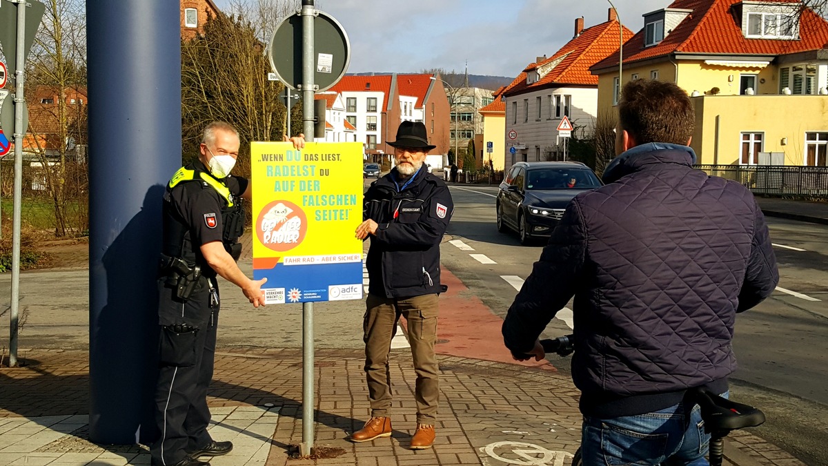 POL-NI: Wenn Du das liest, radelst Du auf der falschen Seite