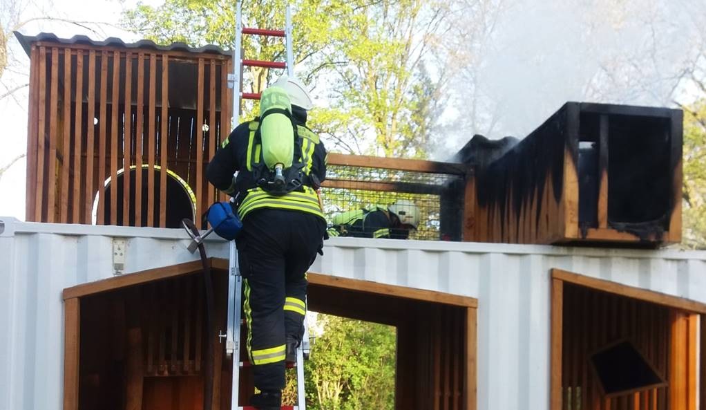 FW-MG: Kleinbrand auf einem Spielplatz an der Odenkirchener Straße