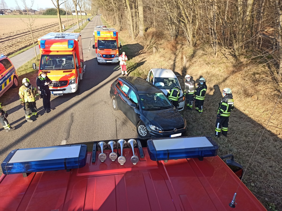 FW-KLE: Verkehrsunfall: eCall alarmiert Feuerwehr in Bedburg-Hau