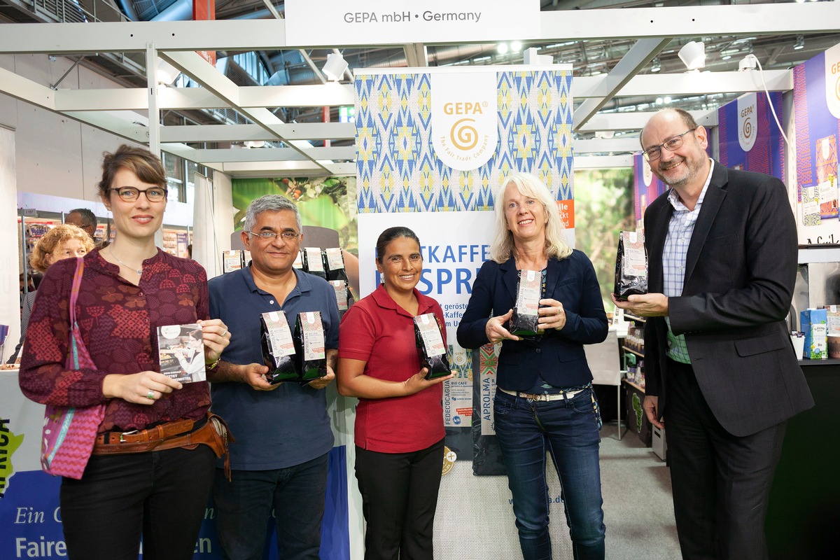 #mehrWertFürAlle: Mehr Wertschöpfung durch Fairen Handel / Neue faire GEPA-Kaffees - im Ursprungsland geröstet und verpackt / dreimal so viel Geld bleibt vor Ort wie beim kommerziellen Kaffee