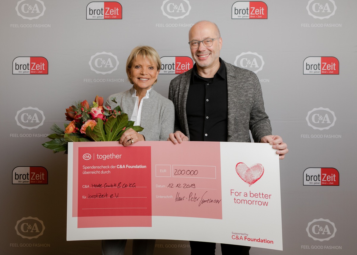 Die C&amp;A Foundation und C&amp;A spenden 200.000 EUR an brotZeit e.V. / Gründerin Uschi Glas nimmt Spendencheck für benachteiligte Kinder entgegen