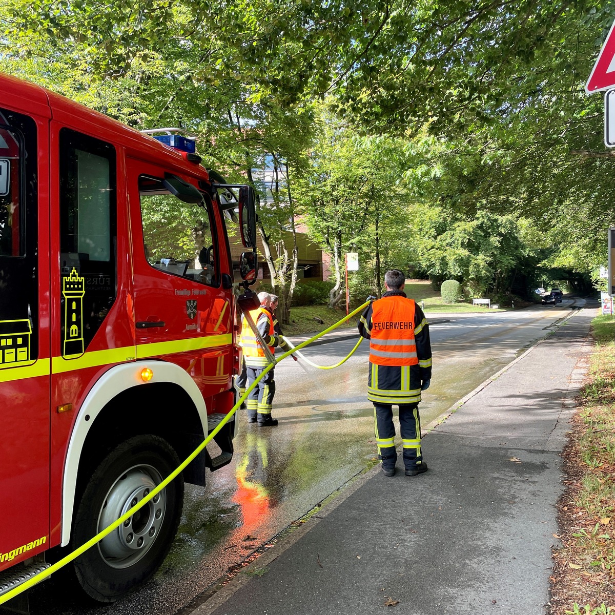 POL-RZ: Gülle sorgt für stark verschmutze Fahrbahn - Verursacher gesucht