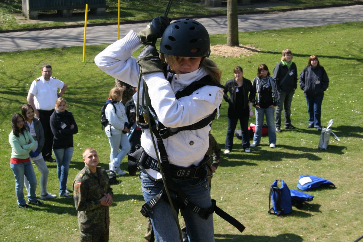 Deutsche Marine - Bilder der Woche: Girls&#039; Day: Marine zum Anfassen - 300 Kinder und Jugendliche waren dabei