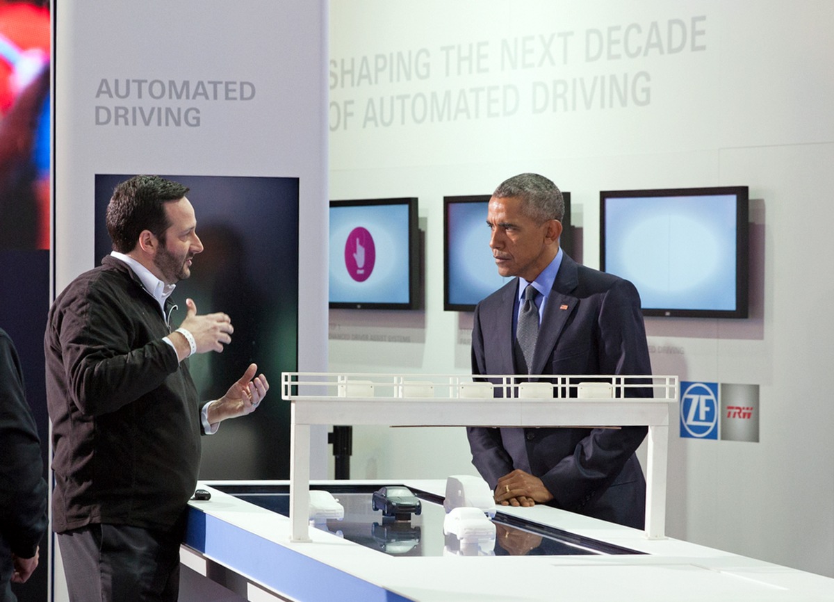 US-Präsident Obama besucht ZF-Stand auf der NAIAS in Detroit