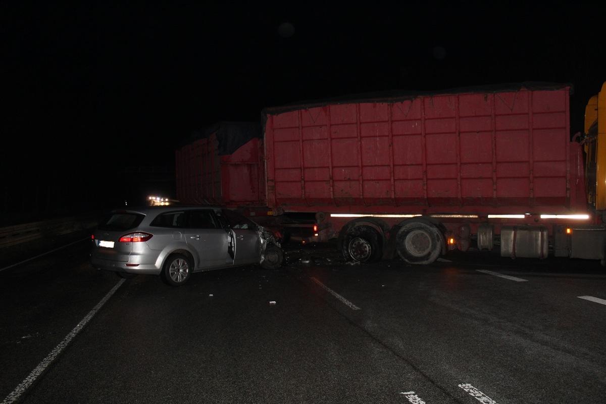 POL-LIP: Horn-Bad Meinberg. Unfall beim Abbiegen.