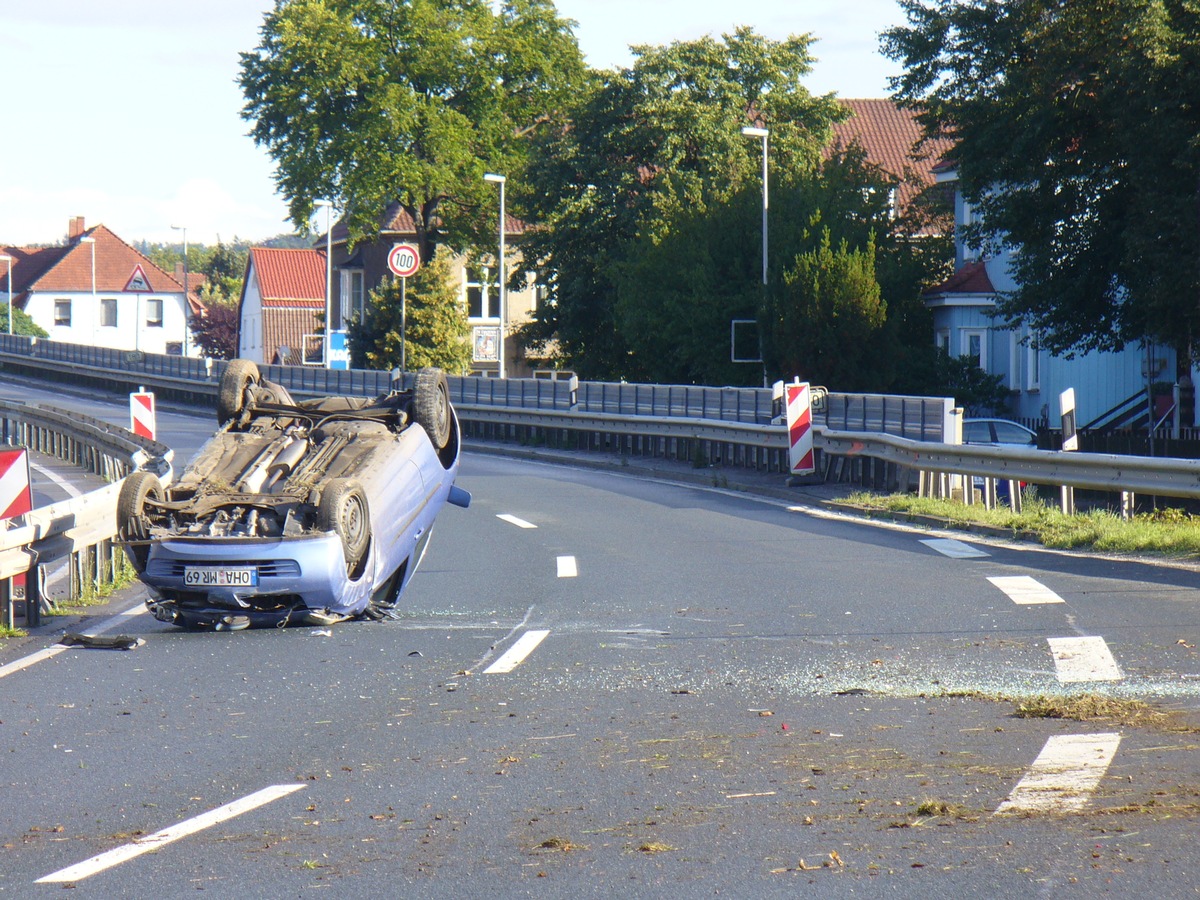 POL-NOM: Schwerer Verkehrsunfall auf der Schnellstraße B 243 -Glück im Unglück-