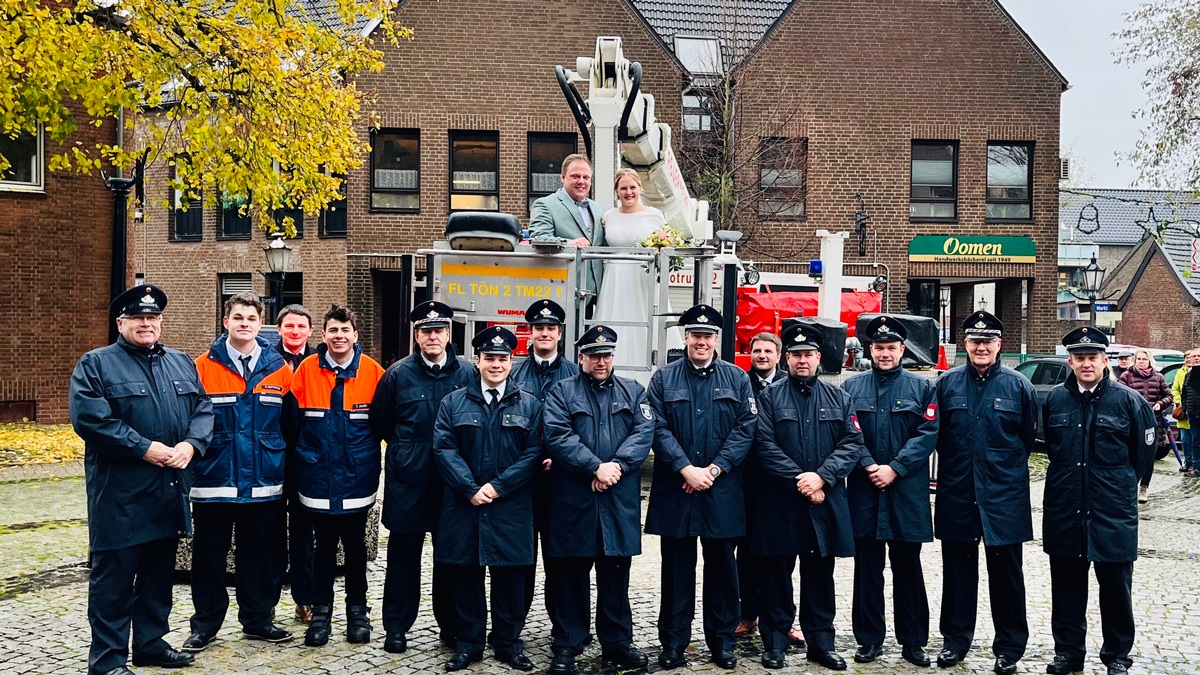 FW Tönisvorst: Hoch hinaus für das Brautpaar!