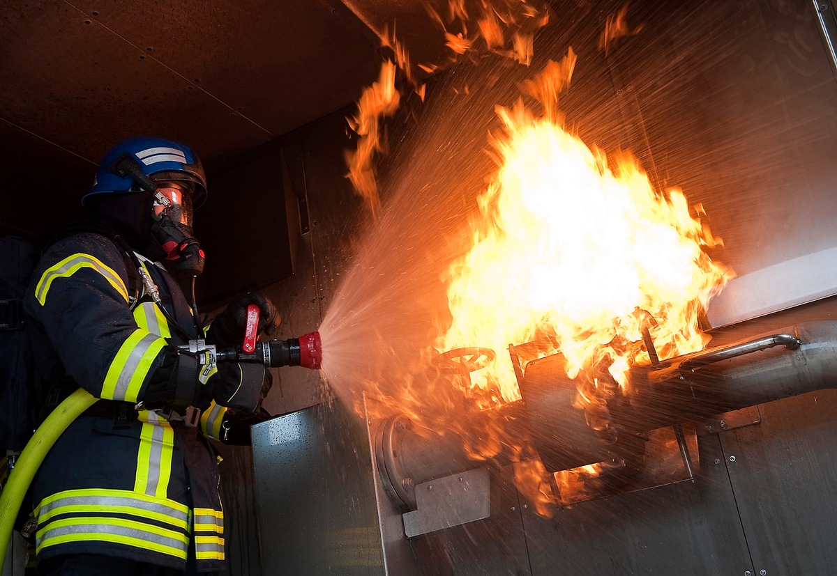 Brandschutz für den Schiffbau: KÖTTER Security investiert über drei Millionen Euro in Großfahrzeuge, Spezialtechnik und Weiterbildung