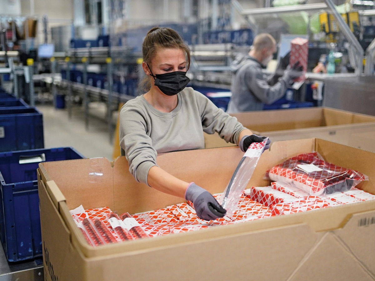 Muskel-Skelett-Erkrankungen wirksam vorbeugen / Entspannende Übungen für Menschen, die im Job lange sitzen oder stehen müssen