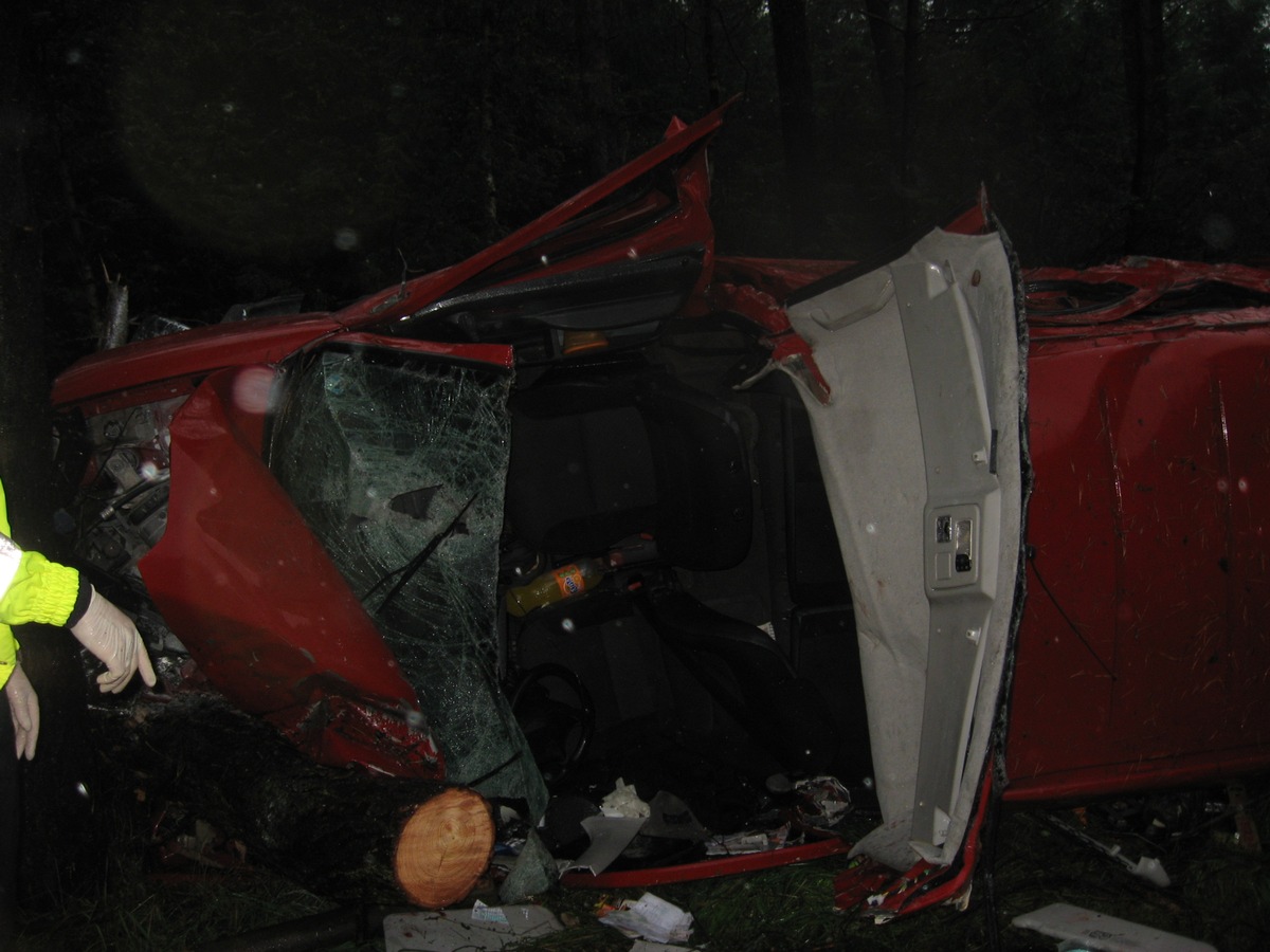 POL-WL: Verkehrsunfall auf der A 7 mit drei zum Teil schwer verletzten Personen