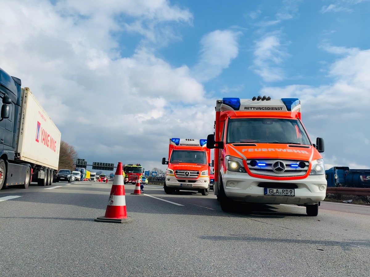 FW-GLA: Verkehrsunfall mit mehreren Verletzten auf der BAB 2