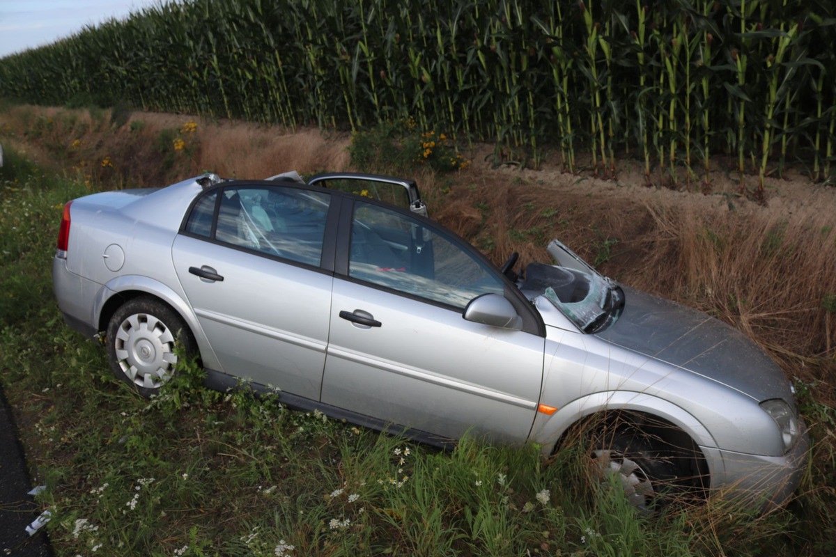 POL-COE: Nottuln, B525/ Mit Auto in den Graben