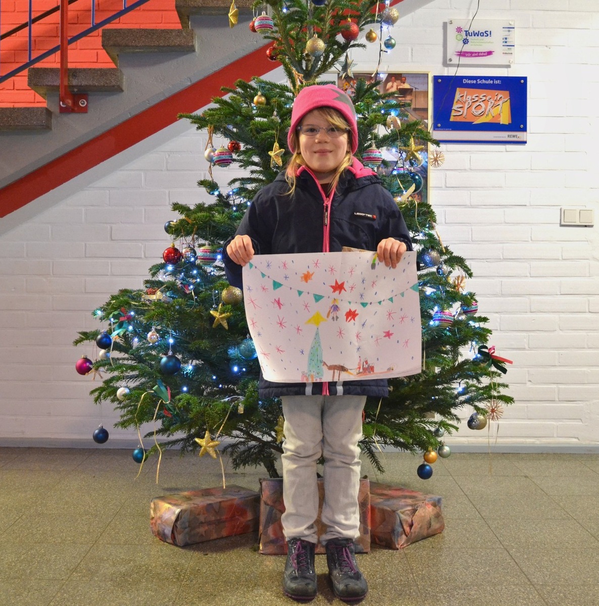 Die schönste Weihnachtskarte kommt aus Wiehl: Grundschüler gestalten Weihnachtspost