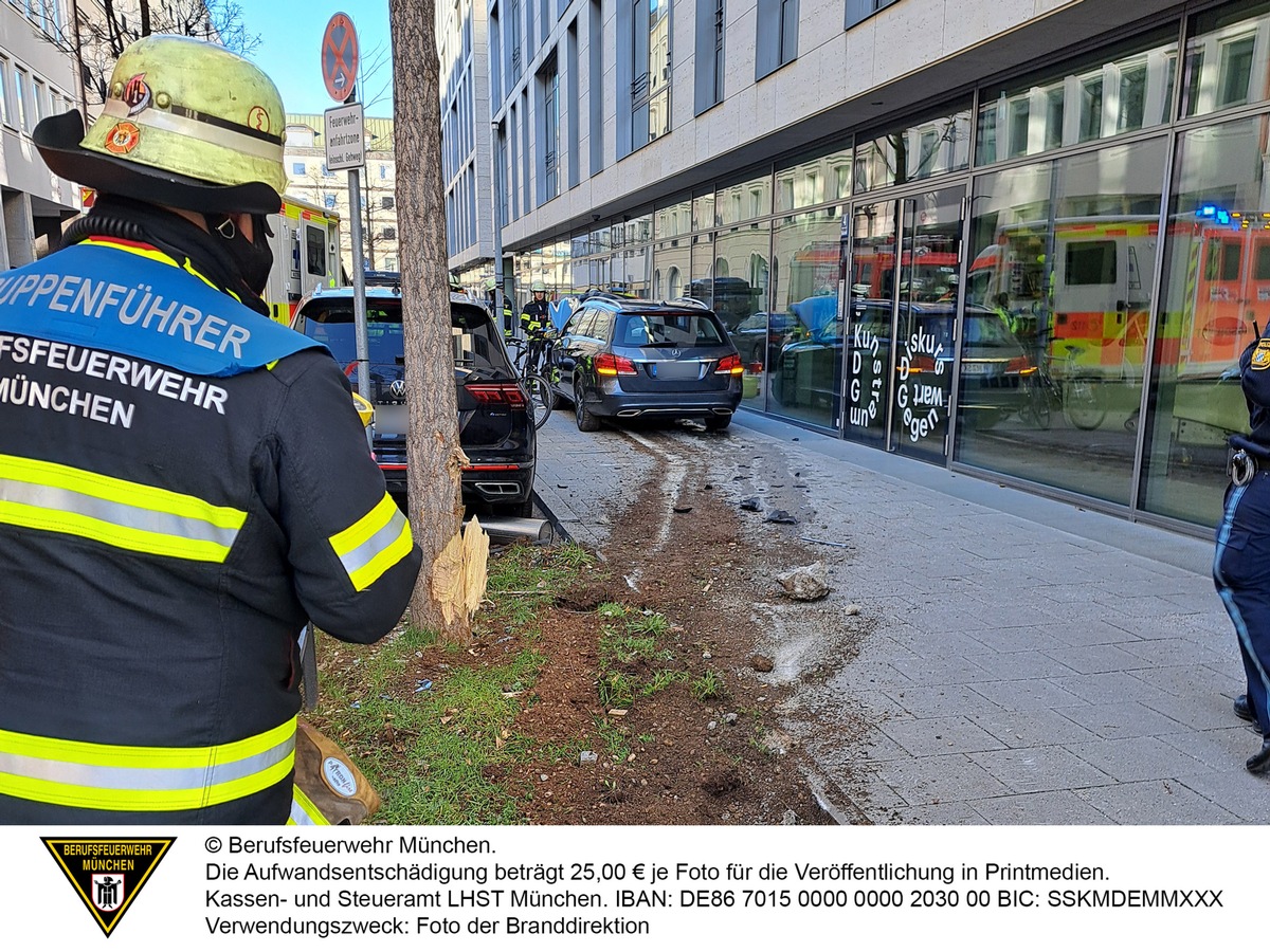 FW-M: Radfahrer bei Verkehrsunfall verletzt (Maxvorstadt)