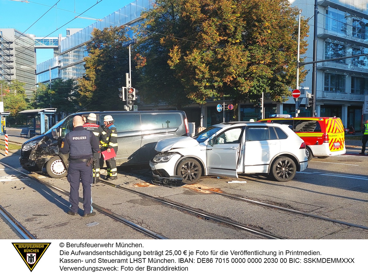 FW-M: E-Call meldet Verkehrsunfall (Berg am Laim)