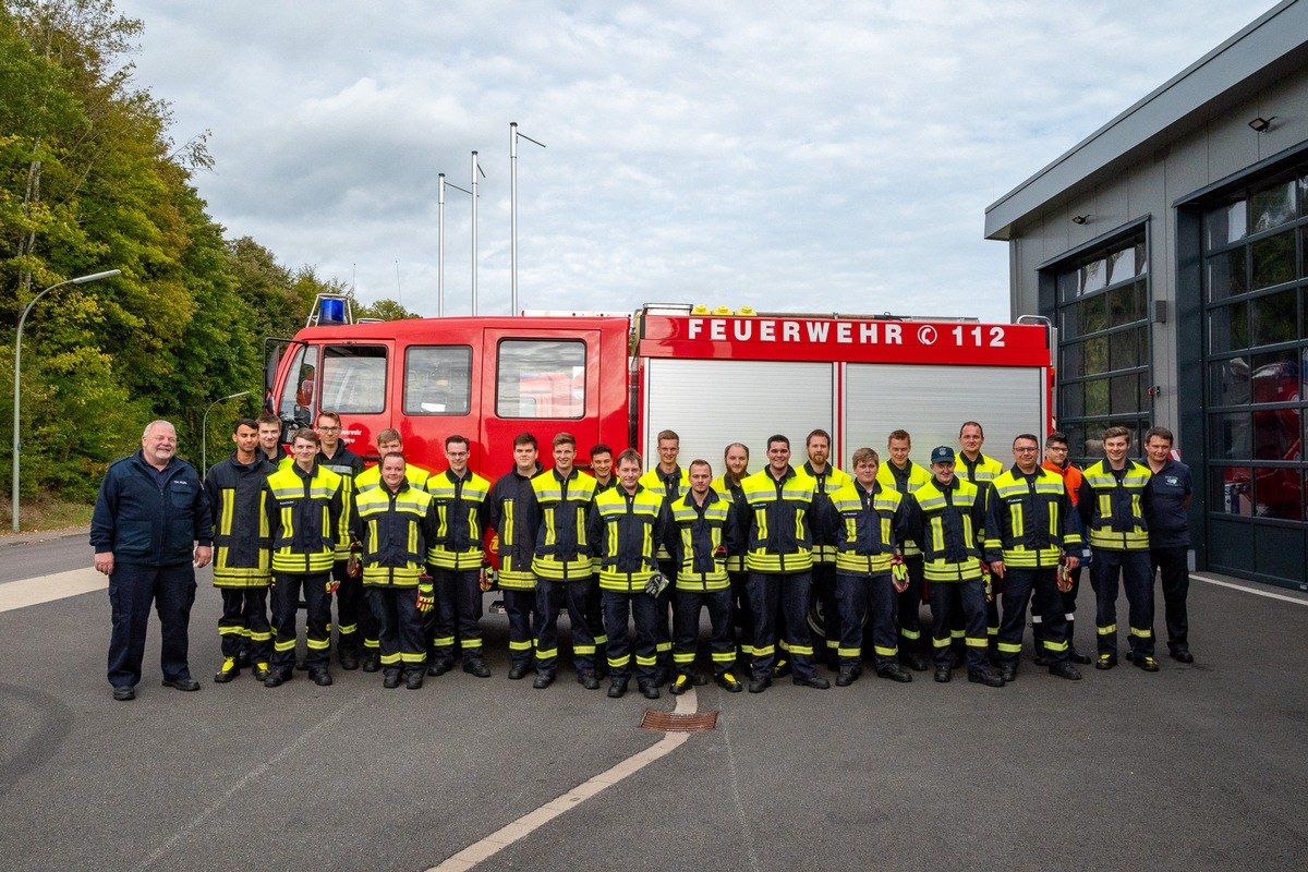 FW Finnentrop: Erstes Modul der feuerwehrtechnischen Grundausbildung erfolgreich beendet