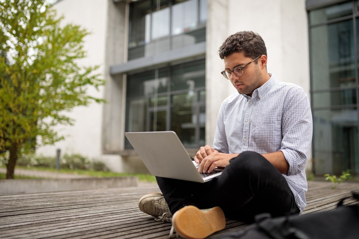 Digitale Lehre: Zufriedenheit der Studierenden hängt von Lehrperson ab