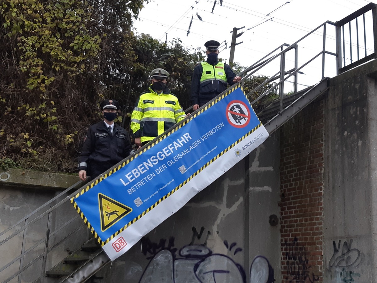 BPOL-BadBentheim: Warnbanner angebracht / Präventionsmaßnahme im Hauptbahnhof Osnabrück