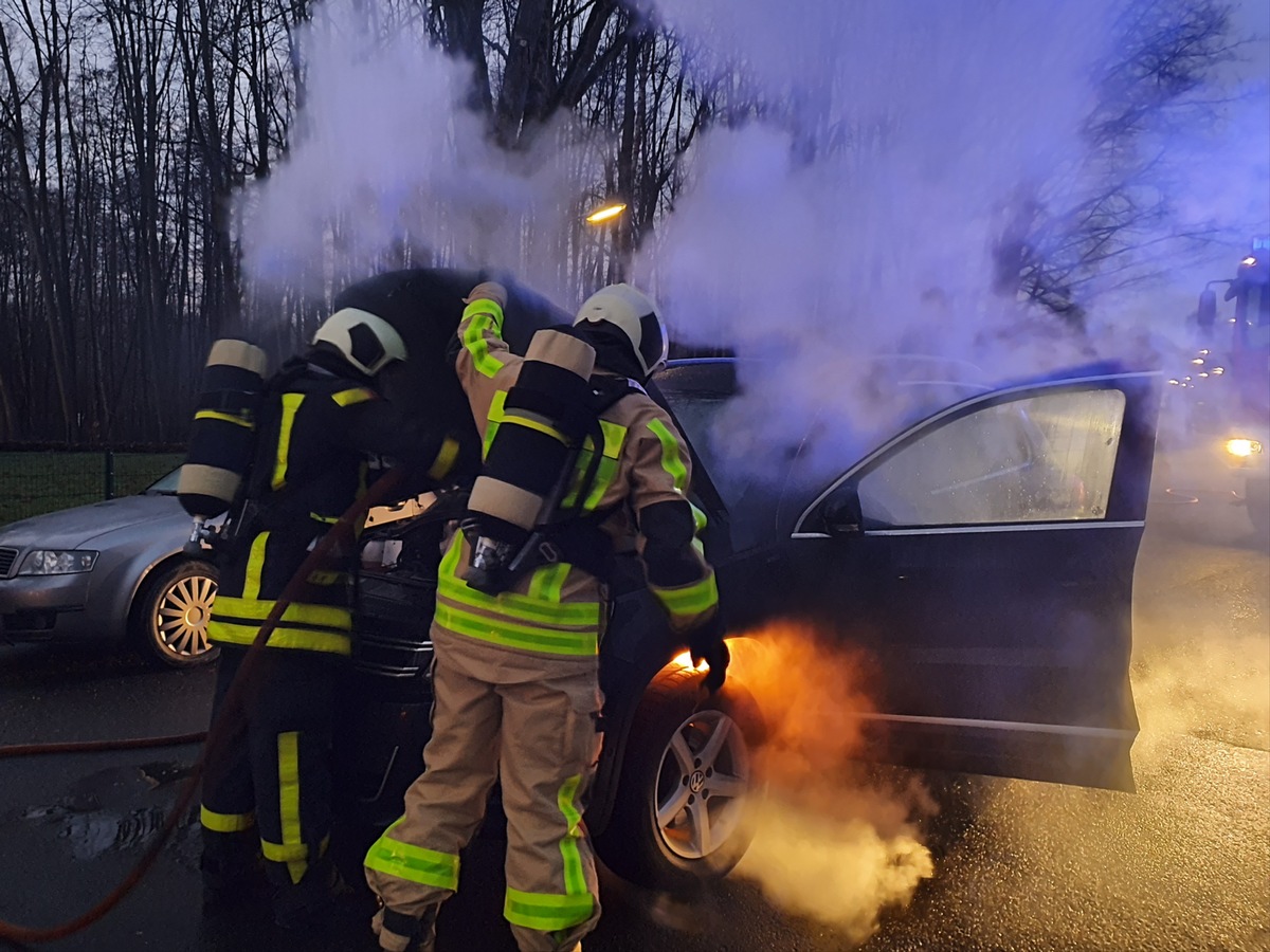 FW-Dorsten: +++ PKW Brand am frühen Morgen +++