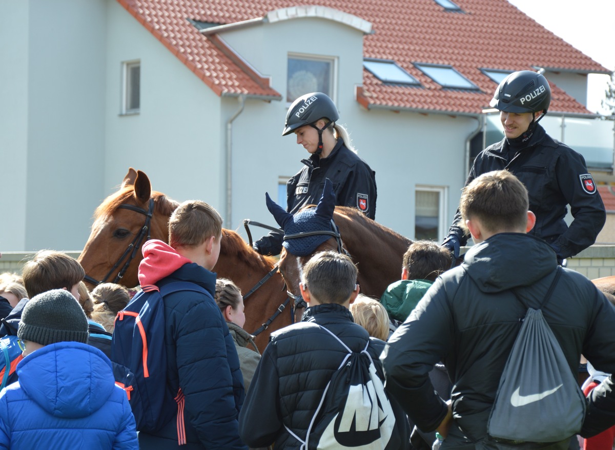 POL-SZ: Pressemitteilung der Polizeiinspektion SZ/PE/WF vom 27.04.2023.