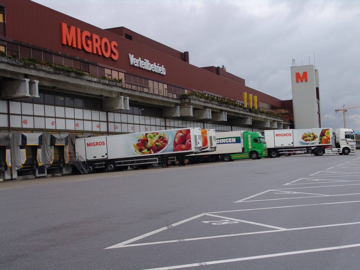 Le Centre de distribution Migros Neuendorf SA reçoit le prix soleurois de l&#039;entreprise 2011