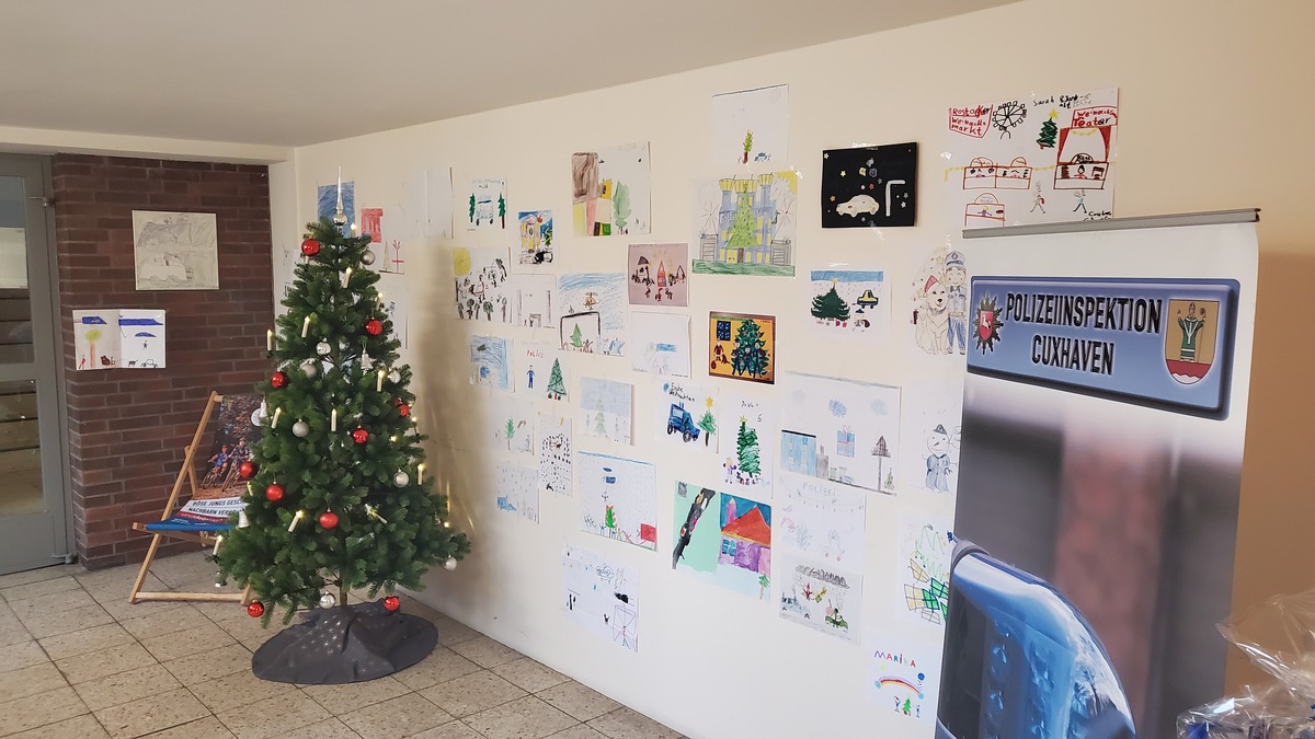 POL-CUX: Verlorener Plüschpanther findet als Preis ein neues Zuhause - Weihnachtsmalwettbewerb für Kinder bei der Polizei Cuxhaven