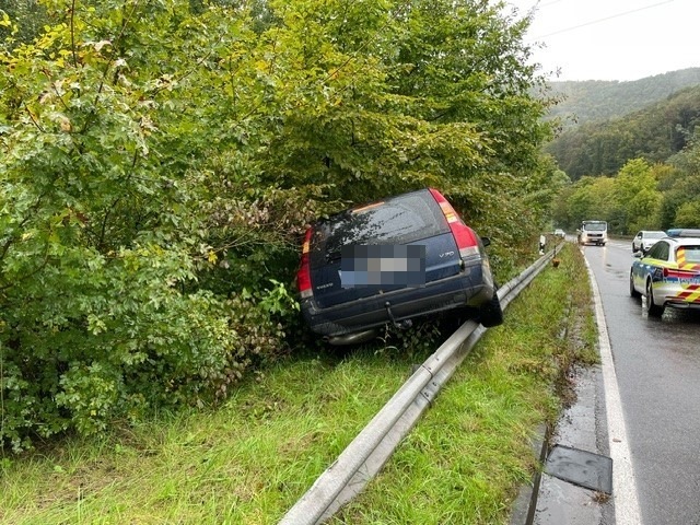 POL-PDNW: Verkehrsunfall mit leicht verletzter Autofahrerin