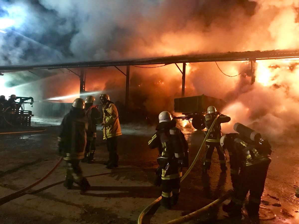 FW-BO: Scheunenbrand in Bochum Stiepel - 1. Meldung