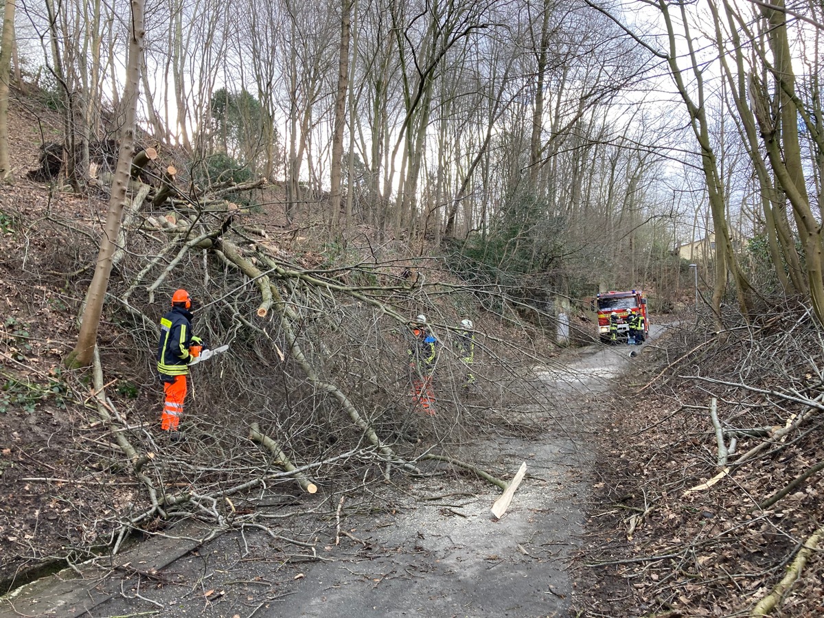 FW-EN: Feuerwehr Hattingen 20 Mal wetterbedingt im Einsatz