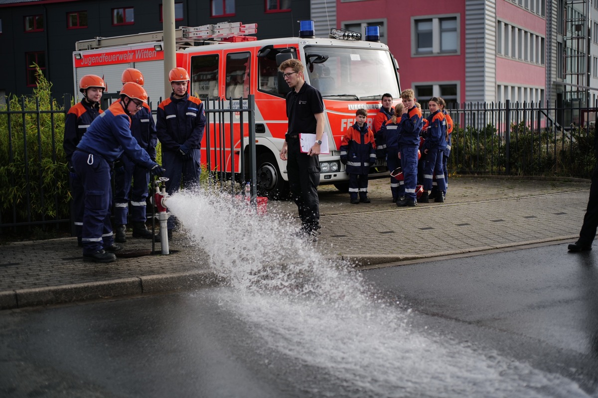 FW-EN: 120 Jugendfeuerwehrleute aus dem EN-Kreis stellen ihr Können unter Beweis