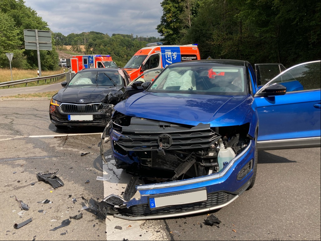 POL-GM: Zwei Verletzte bei Unfall auf der L 302