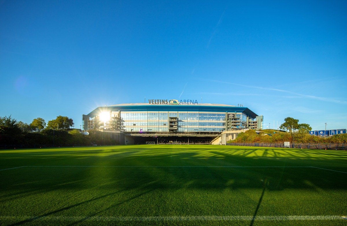 Veltins bleibt weiterhin treu an der Seite des FC Schalke 04 / Verträge bleiben bis 2027 gültig und unangetastet