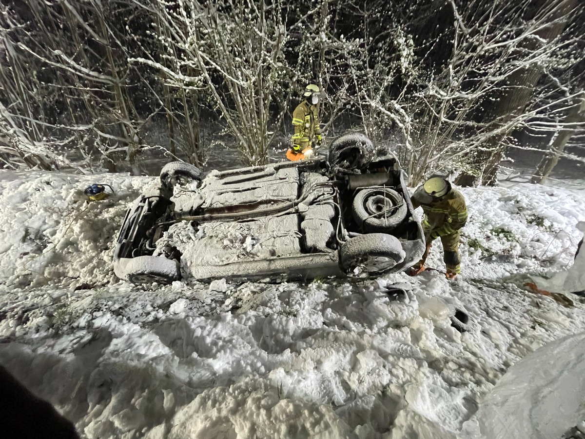 FW Menden: Verkehrsunfall im Schneetreiben