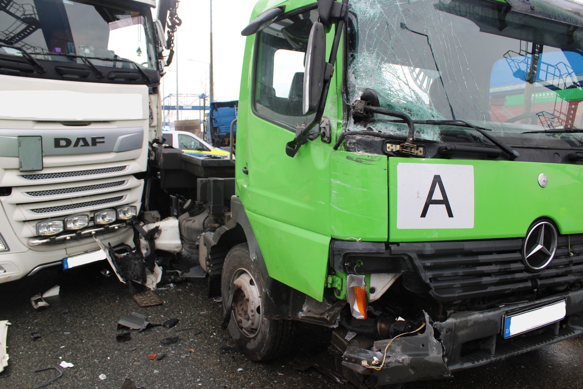 POL-DU: Friemersheim: Zwei Verletzten bei Lkw-Unfall