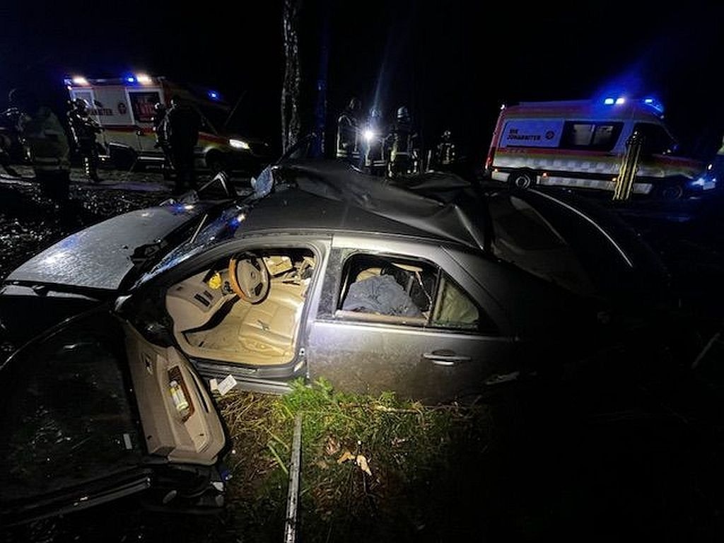 POL-STD: Drei Schwerverletzte bei Unfall auf der Bundesstraße 3 in Buxtehude-Ovelgönne