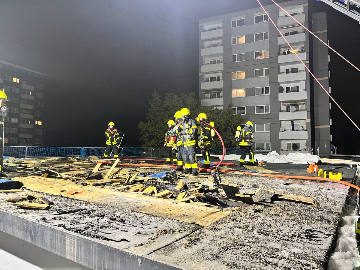 FW-F: Flachdach in Flammen - Einsatz in Frankfurt Ginnheim