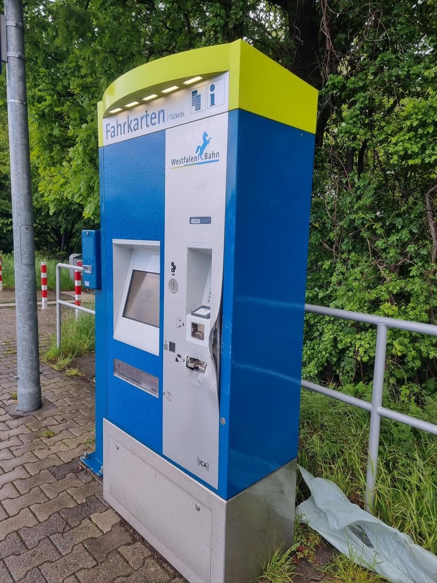 BPOL NRW: Fahrkartenautomatenaufbruch im Zentrum Nord / Bundespolizei sucht Zeugen