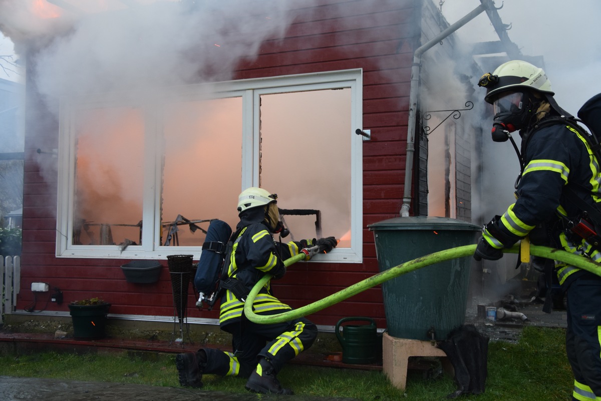 FW-MH: Laubenbrand und drei weitere Einsätze fast zeitgleich.