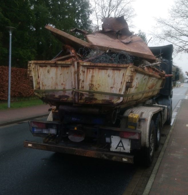 POL-SE: Rickling - Ladung nicht gesichert, LKW wird Weiterfahrt untersagt