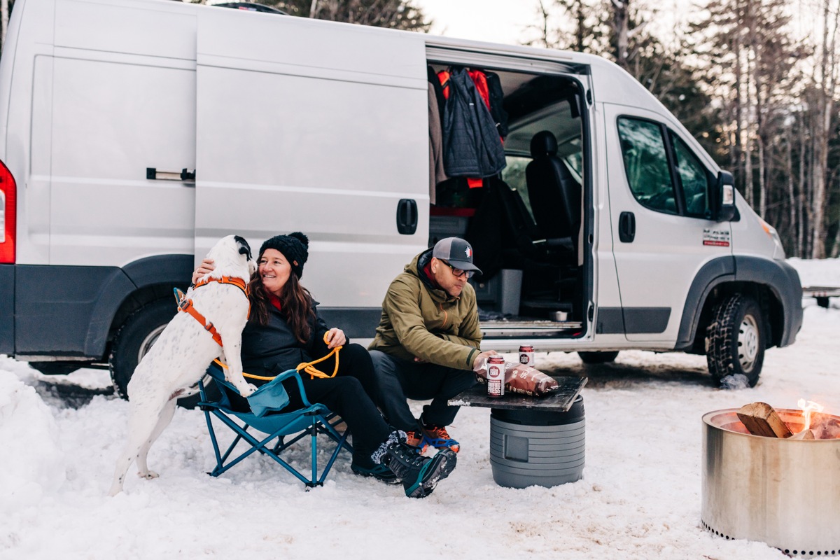 Spikes für die Füsse: Mehr Sicherheit beim Wintercamping