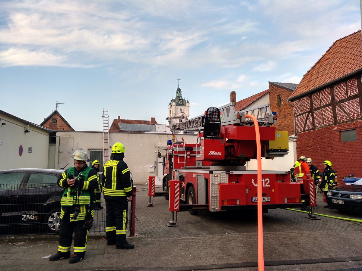 POL-VER: ++Brand verhindert Eröffnung der neuen Postfiliale - Feuer in der Zwischendecke++