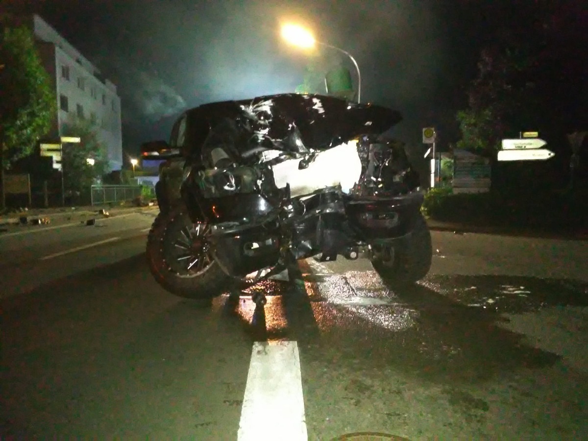 FW-EN: Wetter - Verkehrsunfall und Person hinter verschlossener Wohnungstür am Wochenende